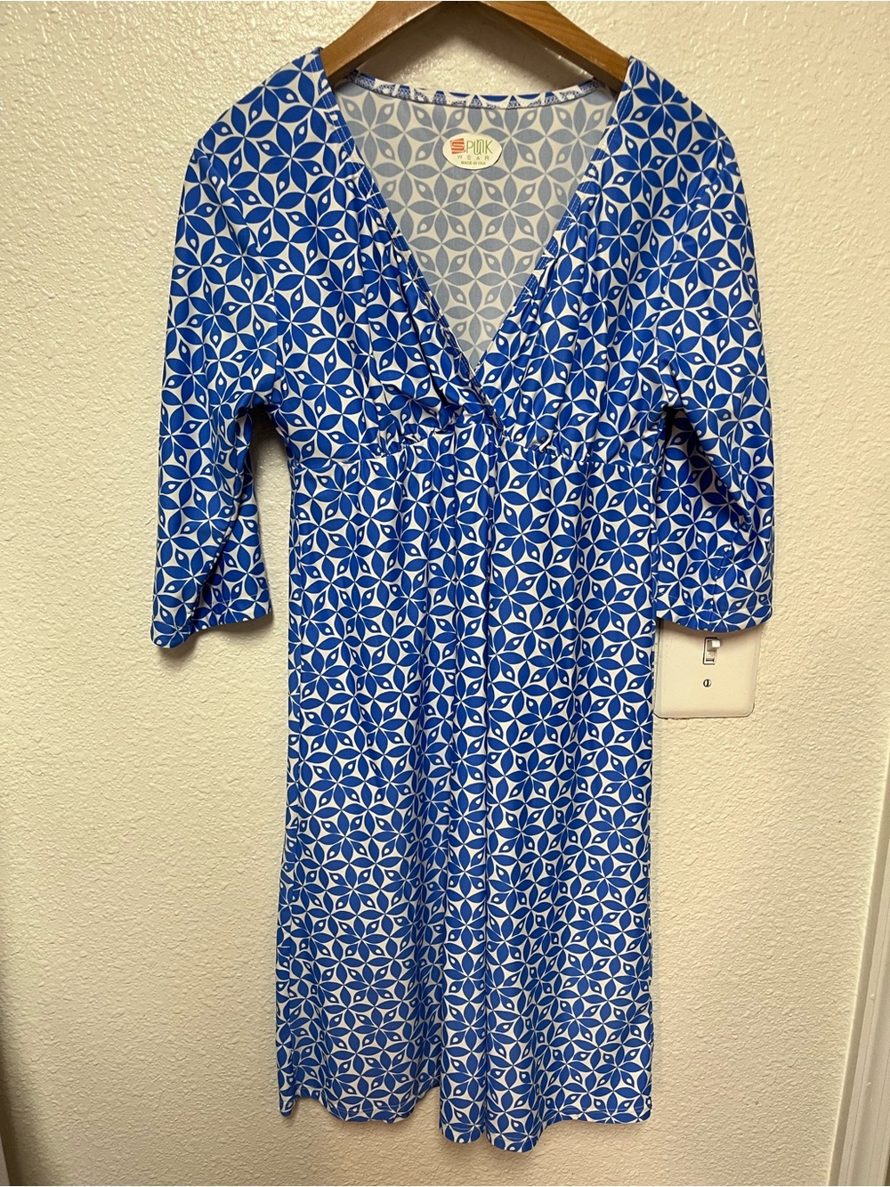 Spunk Wear Dress Womens Size Medium Floral  Pattern Elastic Waist Stretch V Neck
